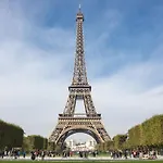 Budget Studio- The River Seine *