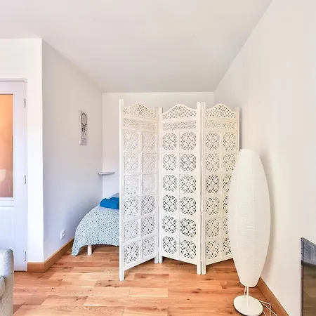 Budget Studio- The River Seine