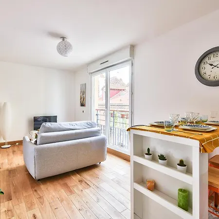 Budget Studio- The River Seine