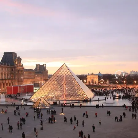 Budget Studio- The River Seine