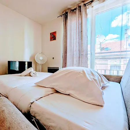 Apartment Budget Studio- The River Seine Saint-Denis (Seine-Saint-Denis)