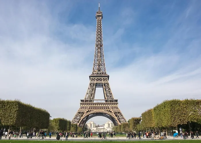 Budget Studio- The River Seine *
